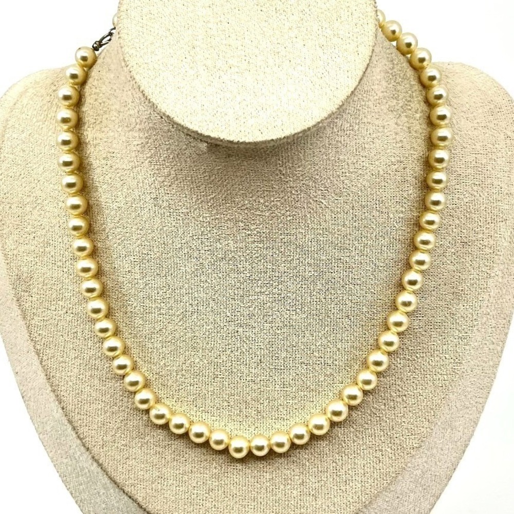 Vintage Cream Faux Pearl Choker Necklace Retro Elegant Classic Style Hook Clasp